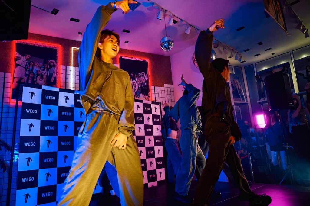 2024年3月22日(金)にWEGO原宿竹下通り店で開催されたWEGO主催のダンスイベント「WEGO DANCE UP NIGHT」にてステージで踊るEXPG Lab